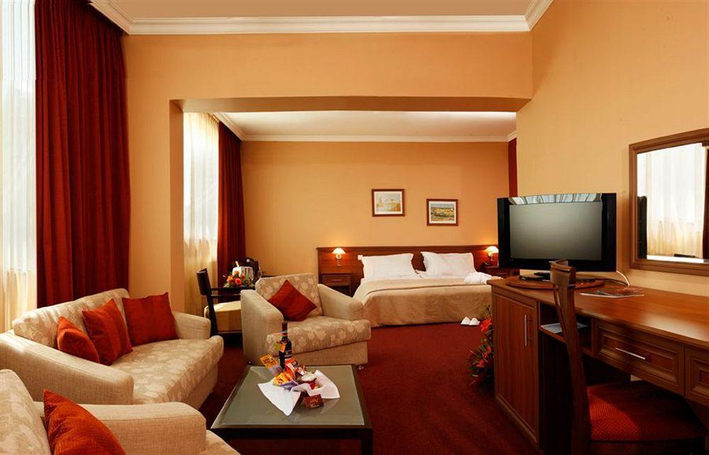 Expo Sofia Hotel - Free Arrival Shuttle Bus - Free Parking - Free Compliments - Free Wi-Fi Exterior foto