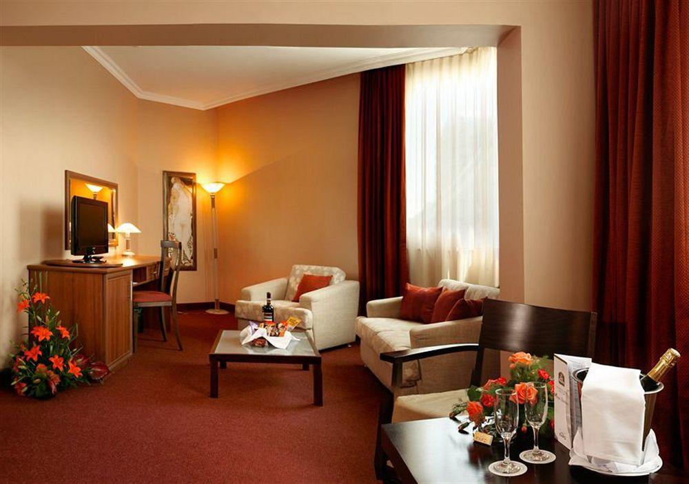 Expo Sofia Hotel - Free Arrival Shuttle Bus - Free Parking - Free Compliments - Free Wi-Fi Exterior foto