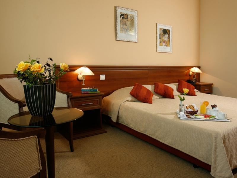 Expo Sofia Hotel - Free Arrival Shuttle Bus - Free Parking - Free Compliments - Free Wi-Fi Exterior foto