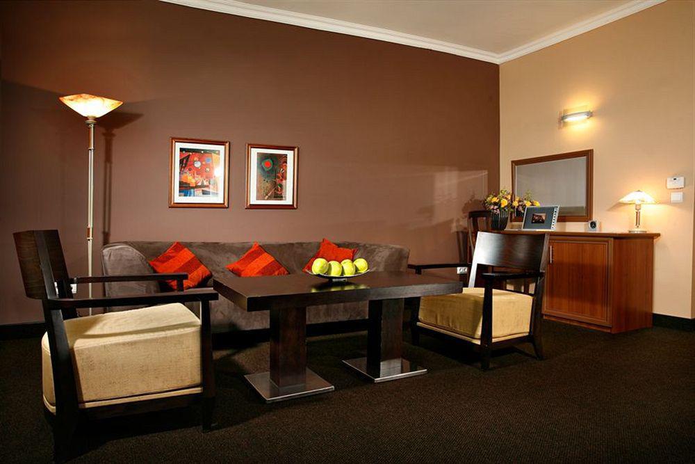 Expo Sofia Hotel - Free Arrival Shuttle Bus - Free Parking - Free Compliments - Free Wi-Fi Exterior foto